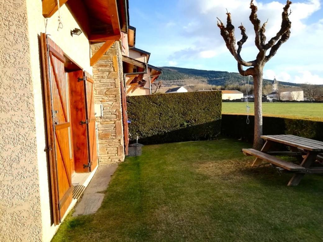 Casa Adosada Para Familias En Santa Leocadia Sainte-Léocadie Extérieur photo
